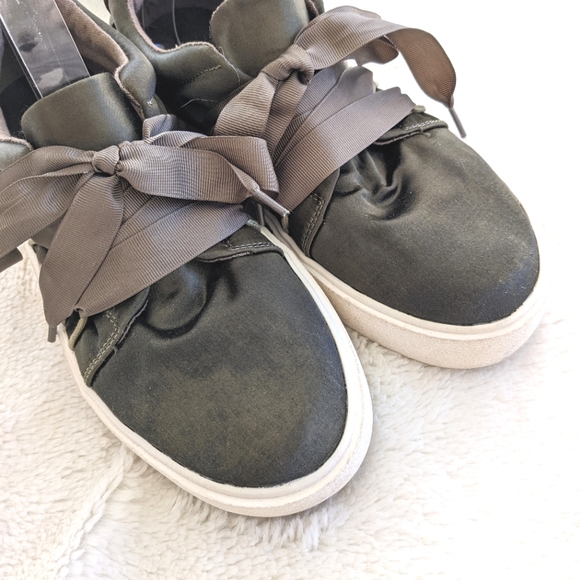 Madden Girl Green Flats Sneaker Shoes Size 8.5 - Picture 3 of 7